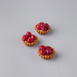 Mini raspberry tartlet