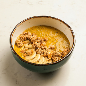 Smoothie bowl with mango and banana