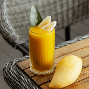 Mango banana smoothie