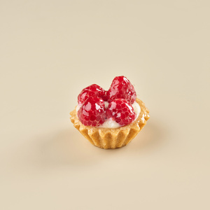 Mini raspberry tartlet