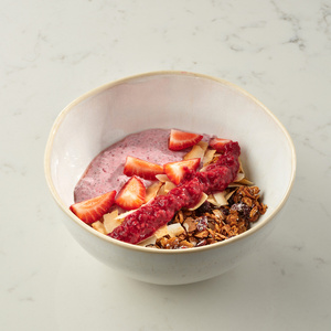 Smoothie bowl with strawberries