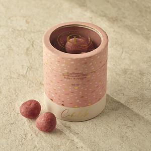 Rezavor shokolad bilan qoplangan qulupnay Yogurt bilan ruby