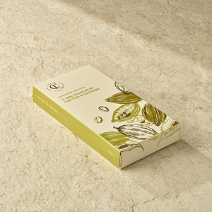 Плитка шоколада с фисташковой пастой