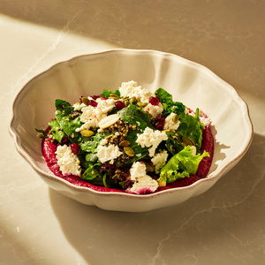 Beetroot salad with hummus
