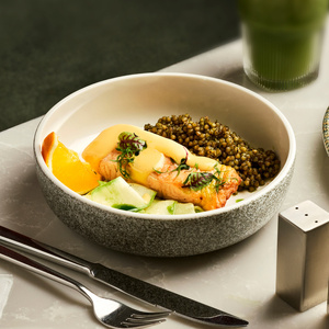 Salmon with hollandaise sauce